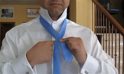 Como hacer Nudo de corbata SUPER FACIL Y RAPIDO / How to。